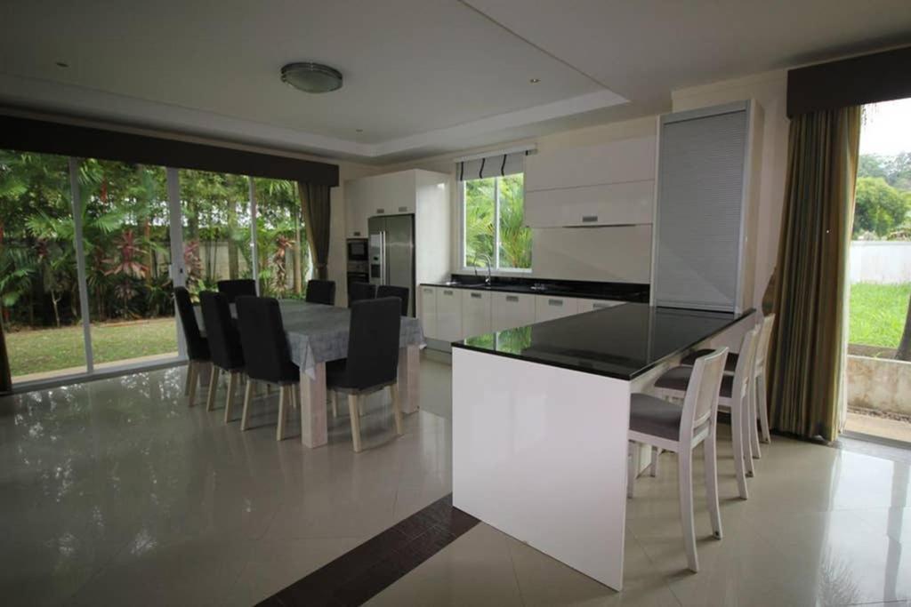 4 Bedroom Villa Kamala Beach Phuket Extérieur photo