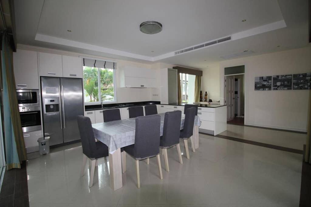 4 Bedroom Villa Kamala Beach Phuket Extérieur photo